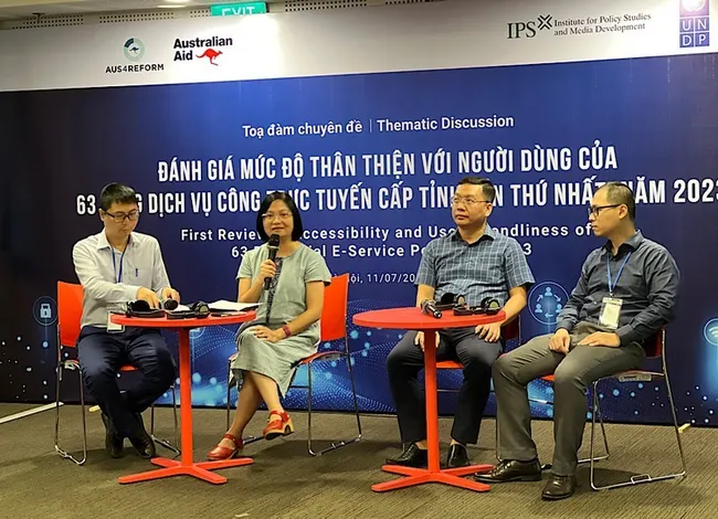 Delegates at the discussion