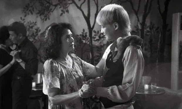 People's Artist Minh Chau (L) in the movie 