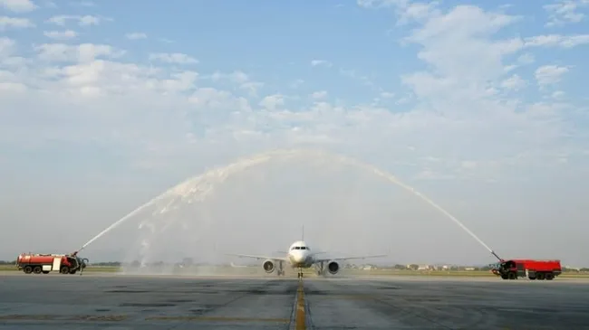 The Sichuan Airlines flight is welcomed at Noi Bai International Airport.