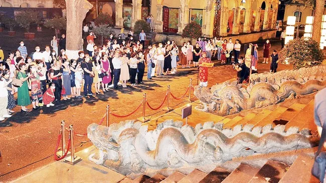 Two stone dragons in front of Kinh Thien Palace in Thang Long Imperial Citadel in Hanoi.