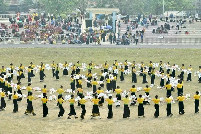 More than 2,000 artists join Xoe Thai Folk Dance Festival in Dien Bien
