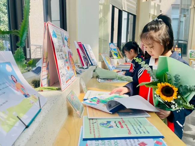 The contest aims to promote the reading habits among younger generations (Photo: hanoimoi.vn)