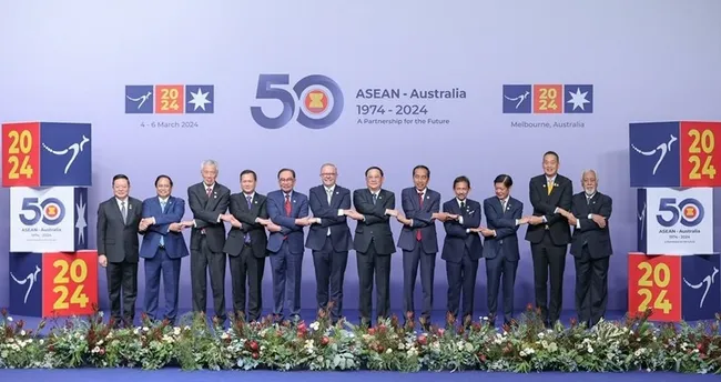 PM Pham Minh Chinh, his Australian counterpart Anthony Albanese and heads of delegations (Photo: VNA)