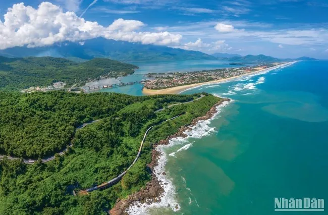 The trains will stop at Lang Co Station for ten minutes for passengers to view and take photos of Lang Co Bay – one of the world’s most beautiful bays.