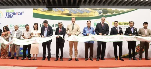 Delegates cut the ribbon to open HortEx Vietnam 2024. (Photo: VNA)