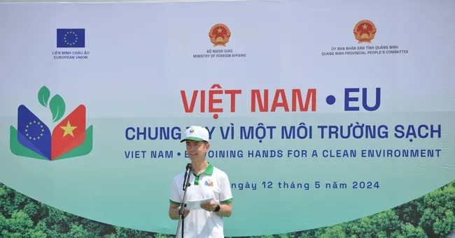Ambassador and head of the EU Delegation to Vietnam Julien Guerrier addresses the Vietnam - EU Day in Ha Long city, Quang Ninh province, on May 12. (Photo: baotintuc.vn)