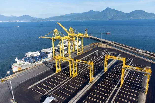A new container yard debuts at Tiên Sa Port in Đà Nẵng City. The 37,000sq.m yard is designed to handle 110,000 TEUs. (Photo courtesy of Da Nang Port Company)