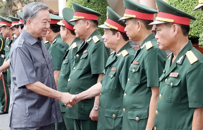 President To Lam visits officials, soldiers of Engineering Brigade 25 (Photo: VNA)