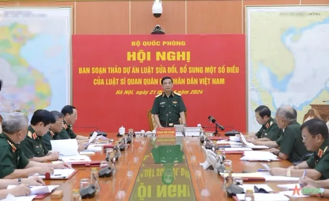 General Phan Van Giang, Politburo member, Deputy Secretary of the Central Military Commission, and Minister of Defence, chairs the conference.