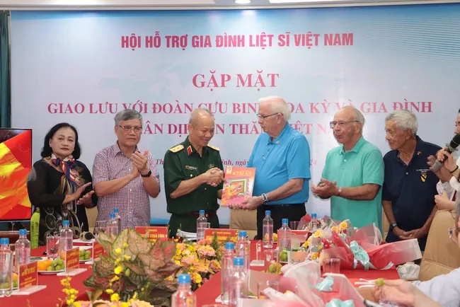 USIP delegation hands over 20 sets of document