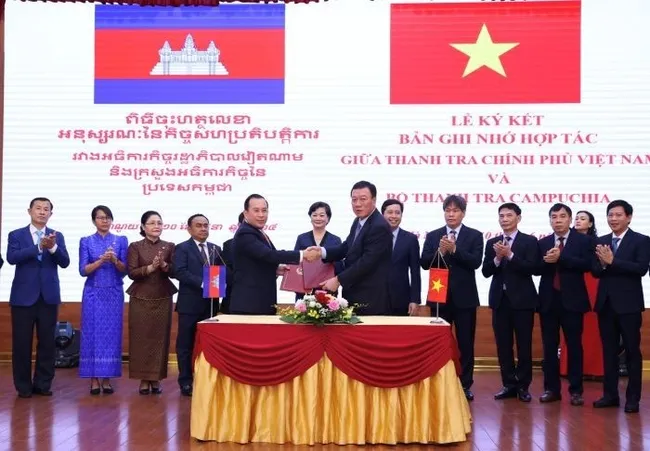 At the signing ceremony. (Photo: NDO)