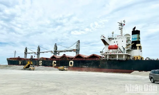 MV VOSCO UNITY docks at Ca Na General Port.