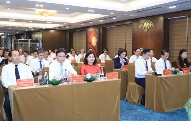 Delegates attend the opening ceremony of the course. (Photo: NDO)