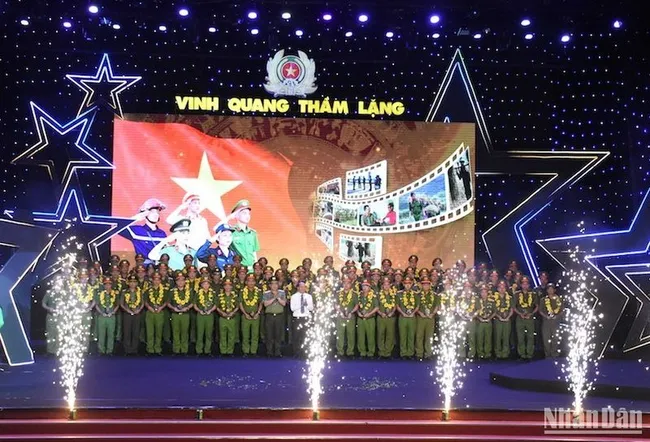 Exemplary public security officers at the event. (Photo: NDO)