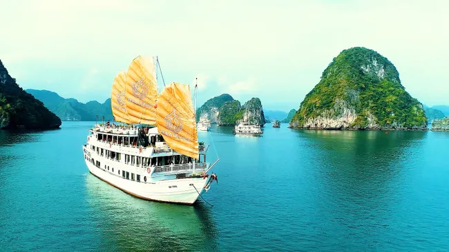 The 7 Wonders Day will be held on July 7 to celebrate Ha Long Bay as one of the best known world natural heritage site. (Photo: courtesy of Ha Long Bay - Yen Tu World Heritage Management Department)