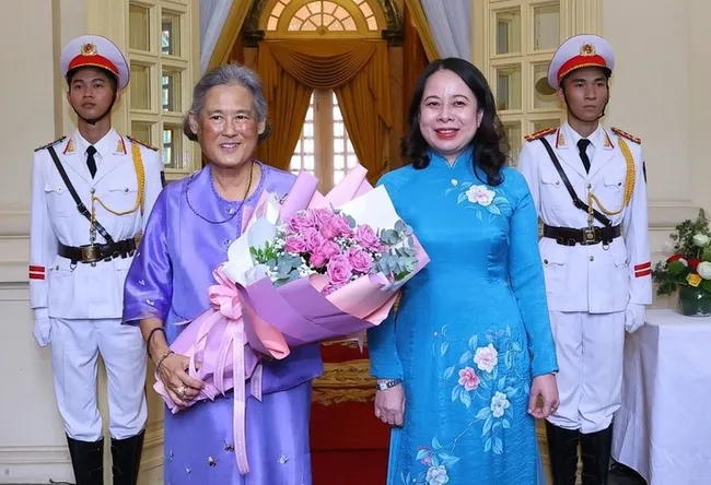 Vice President Vo Thi Anh Xuan (right) and Thai Princess Maha Chakri Sirindhorn. (Photo: VNA)