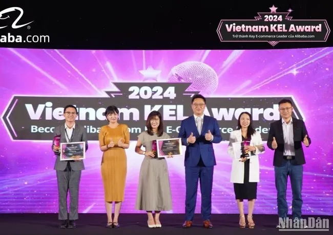 Winners of the KEL Award are honoured at an event on August 27. (Photo: NDO)