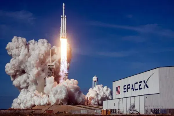 SpaceX có thể bị phạt vì phóng tên lửa đẩy không phép