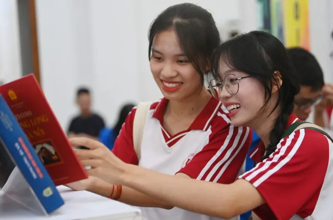 Triển lãm Sách chào mừng 70 năm Ngày Giải phóng Thủ đô