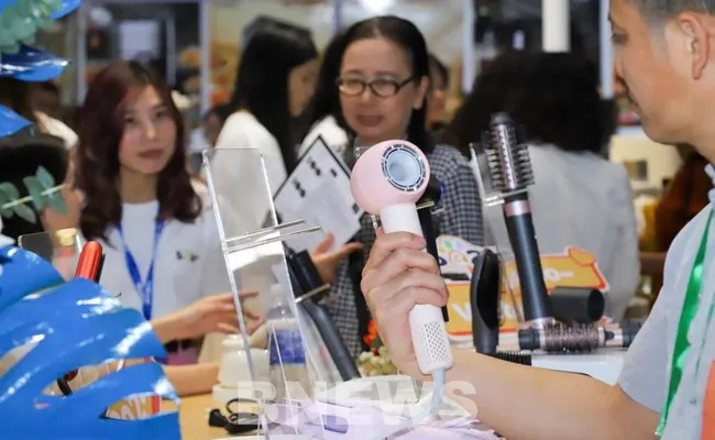 At the Vietnam International Electronics and Smart Appliances Expo (IEAE) 2024 in Hanoi. (Photo: VNA)