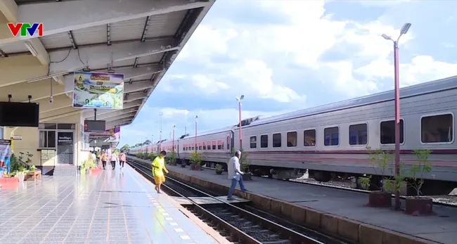 Vietnam Railways will operate additional passenger trains and attach extra carriages to existing services to meet rising travel demand during the four-day New Year 2026 holiday from January 1 to 4