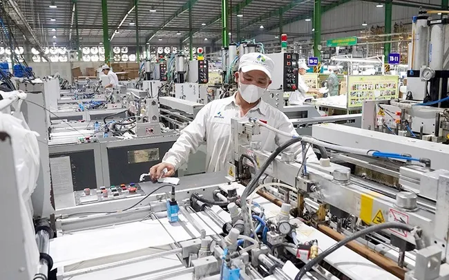 Production of biodegradable products at a factory of An Phat Green Plastic Joint Stock Company, Hai Duong Province. (Photo: NDO)