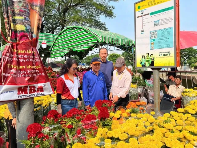 TP Hồ Chí Minh thu mua hoa Tết để hỗ trợ tiểu thương, lan tỏa tinh thần sẻ chia