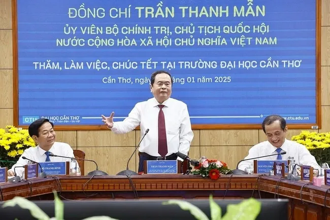 NA Chairman Tran Thanh Man speaks at Can Tho University. (Photo: VNA)