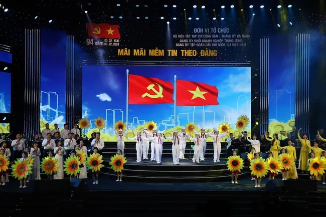 A performance at the ‘Forever Trust in the Party’ art programme 2024 (Photo: VGP)