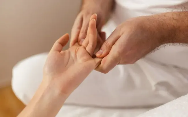 Dấu hiệu cảnh báo ung thư phổi qua ngón tay