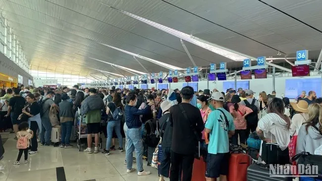 Passenger overload at Phu Quoc International Airport during the Lunar New Year holiday. (Photo: NDO)