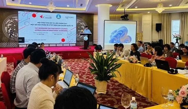 Food safety lecturers who attended the workshop are expected to apply the internationally standardised curriculum at their universities. (Photo: VNA)