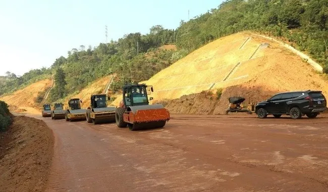 Seven inspection groups will review and remove difficulties and obstacles related to key transport projects nationwide. Illustrative image (Photo: VNA)