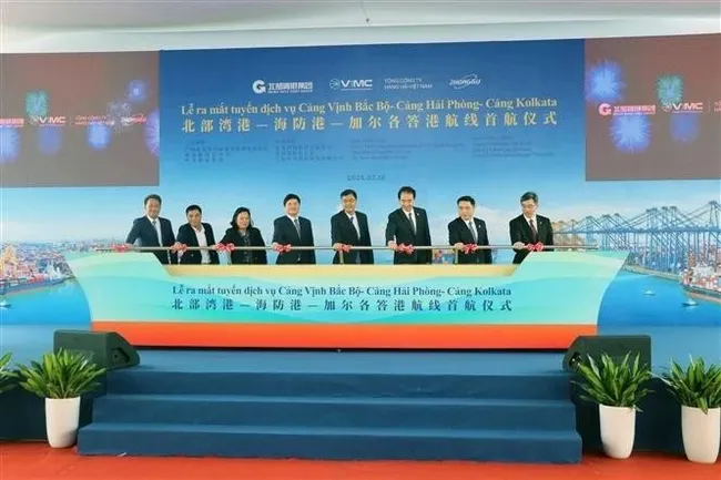 Delegates mark the launch of the new shipping route on February 18. (Photo: VNA)