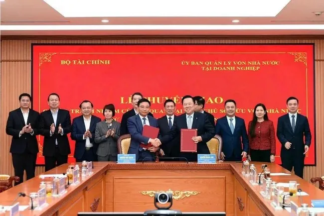 The Commission for Management of State Capital at Enterprises transfers the rights and responsibilities of the agency representing state capital ownership to the Ministry of Finance. (Photo: VNA)