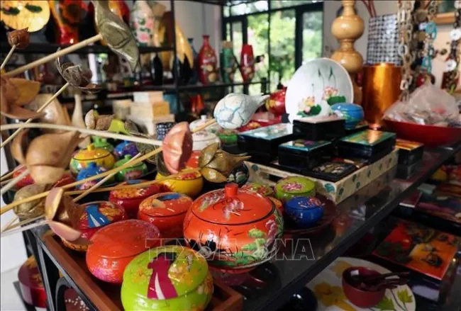 Lacquerware products from Ha Thai lacquer craft village, located in Duyen Ha commune of Thuong Tin district, are exported to European markets, Japan, and the Republic of Korea. (Photo: VNA)