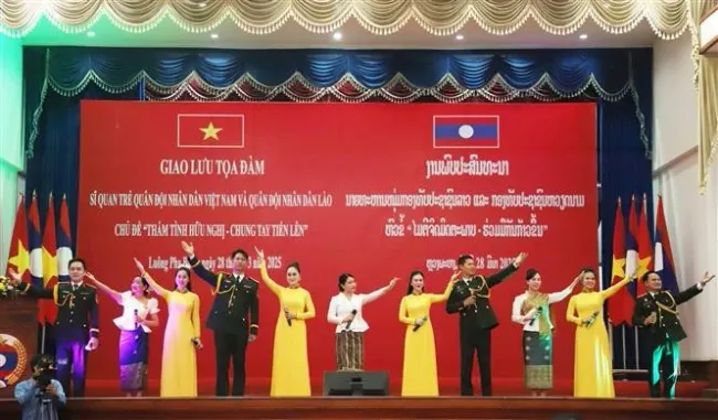 A performance by Vietnamese and Lao young military officers at the exchange. (Photo: VNA)