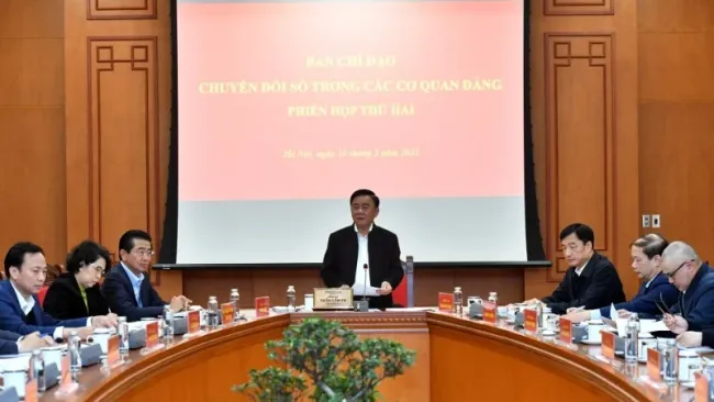 Tran Cam Tu, Politburo Member and Standing Member of the Secretariat, chairs the second meeting of the Steering Committee for Digital Transformation in Party Agencies. (Photo: Dang Khoa)