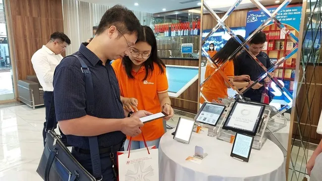 Readers experience e-readers.