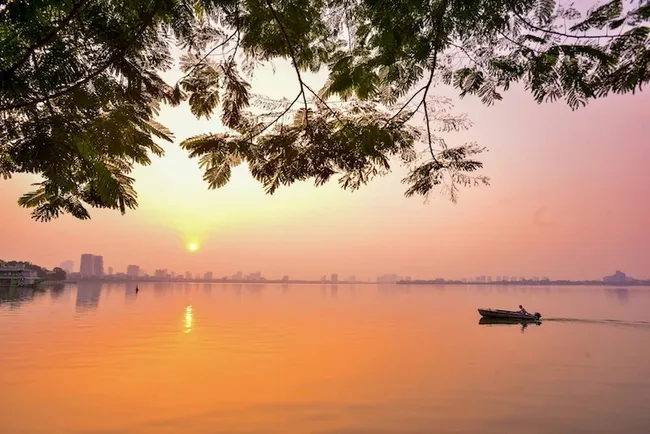 Hanoi to invest 99 billion VND in West Lake area wastewater system project