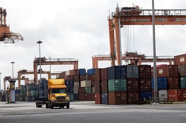 Goods containers waiting for export at Tan Vu Port, Hai Phong city. (Photo: VNA)
