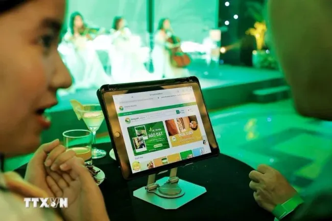 The e-commerce platform experience area at nongsan.buudien.vn. (Photo: VNA)