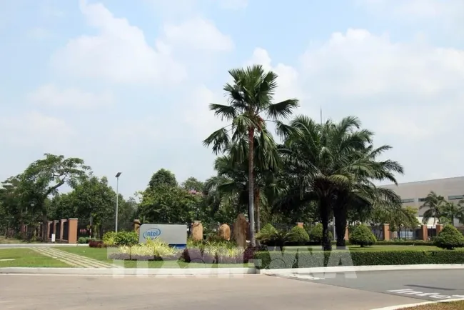Intel’s factory area, a major investor at Saigon Hi-Tech Park in Ho Chi Minh City.(Photo: VNA)
