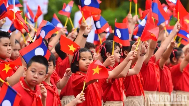 Vietnam and Laos enjoy numerous similarities and interactions in economic, cultural, social, and political spheres. (Photo: Thuy Nguyen)