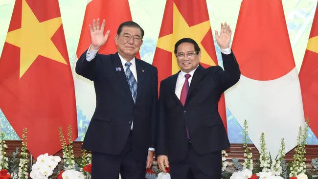 Prime Minister Pham Minh Chinh and his Japanese counterpart Ishiba Shigeru. (Photo: Tran Hai)