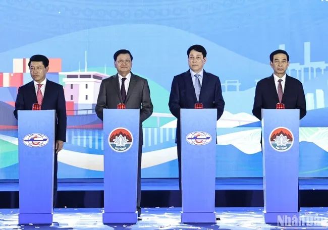 Vietnamese President Luong Cuong, Lao Party General Secretary and President Thongloun Sisoulith at the event.