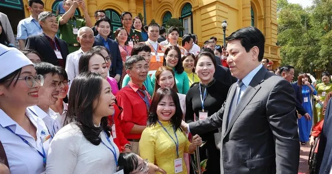 State President Luong Cuong meets with exemplary individuals featured in the Vietnam Television (VTV) programme 
