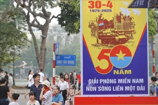 A banner marking the 50th anniversary of the Liberation of the South and National Reunification (Photo: VNA)