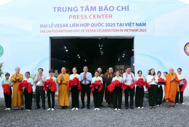 Delegates at the press centre of the UN of Vesek celebration in Vietnam 2025 (Photo: VNA)