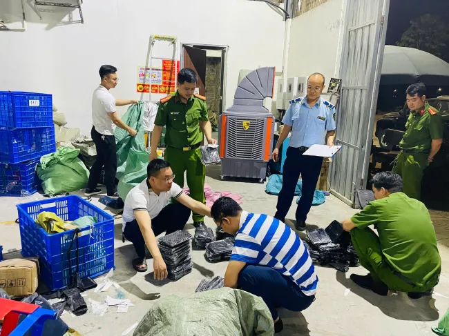 Thu giữ gần 1.500 sản phẩm hàng hóa giả mạo nhãn hiệu